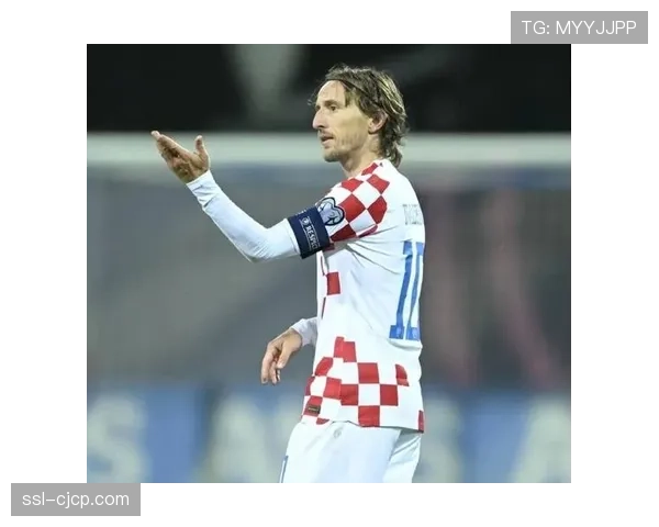 特写:在皇马对阵马洛卡的比赛中,老将莫德里奇替补登场稳定局势 特写:在皇马对阵马洛卡的比赛中,老将莫德里奇替补登场稳定局势