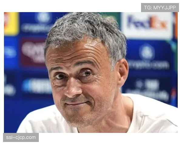 纪录片《巴黎战术室》播出,揭秘恩里克在训练中构建传控体系的细节 纪录片《巴黎战术室》播出,揭秘恩里克在训练中构建传控体系的细节