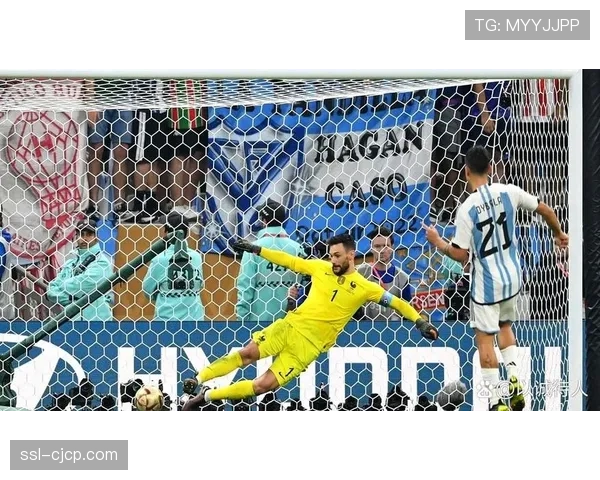 尼斯球员主罚关键点球前,与门将的心理对峙瞬间 尼斯球员主罚关键点球前,与门将的心理对峙瞬间