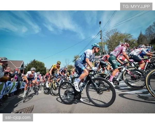 瓦隆之箭赛：皮德科克终点前300米进攻得手，首夺冠军